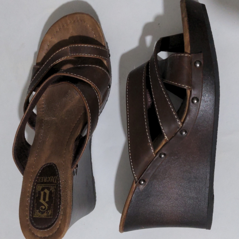 Decree Women's Brown Wedge Heel Shoes. Size 7